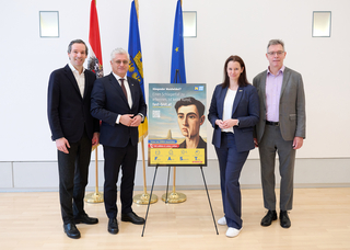 NÖGUS-Geschäftsführer Volker Knestel, Landesrat und NÖGUS-Vorsitzender Martin Antauer, Nicole Kordina, Medizinische Leitung Notruf Niederösterreich, und Karl Matz, Leiter der Abteilung für Neurologie am Landesklinikum Baden-Mödling und Beirat der Österreichischen Schlaganfall-Gesellschaft. Foto: NLK Pfeiffer